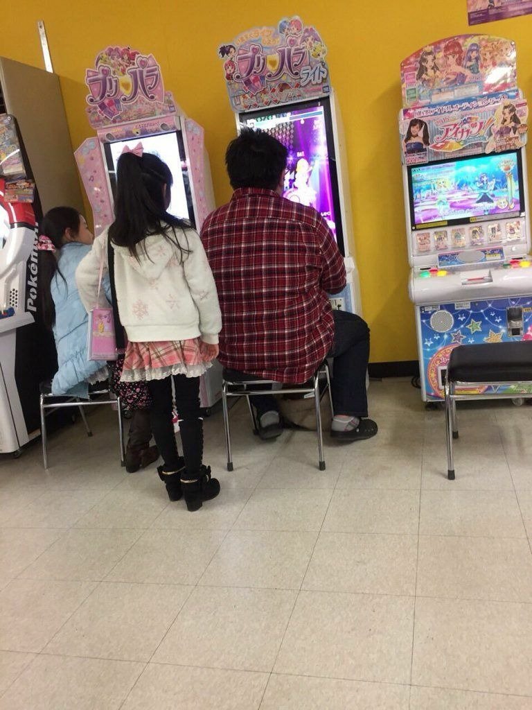 일본 오락실에서 소녀 고객의 요청 사항