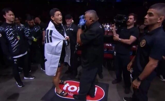 오늘자 한국 격투기 선수의 미친 UFC 데뷔전 ㄷㄷ...GIF