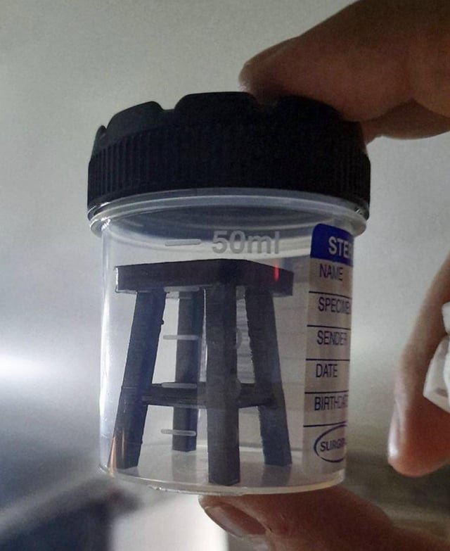 의사 : 이 통에 스툴을 넣어오세요.  ///  환자 : 네