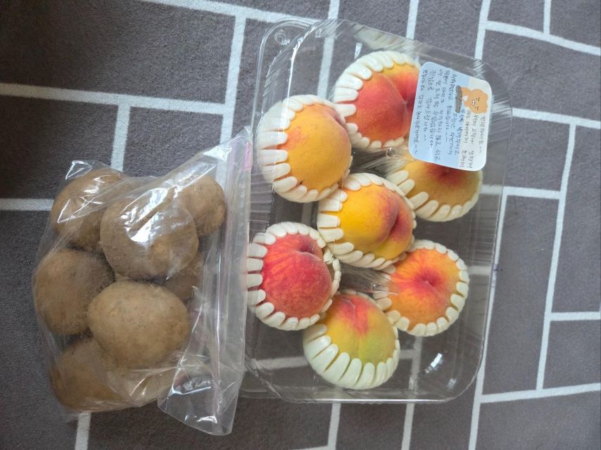 우산 빌려주고 복숭아와 감자 선물 받았습니다