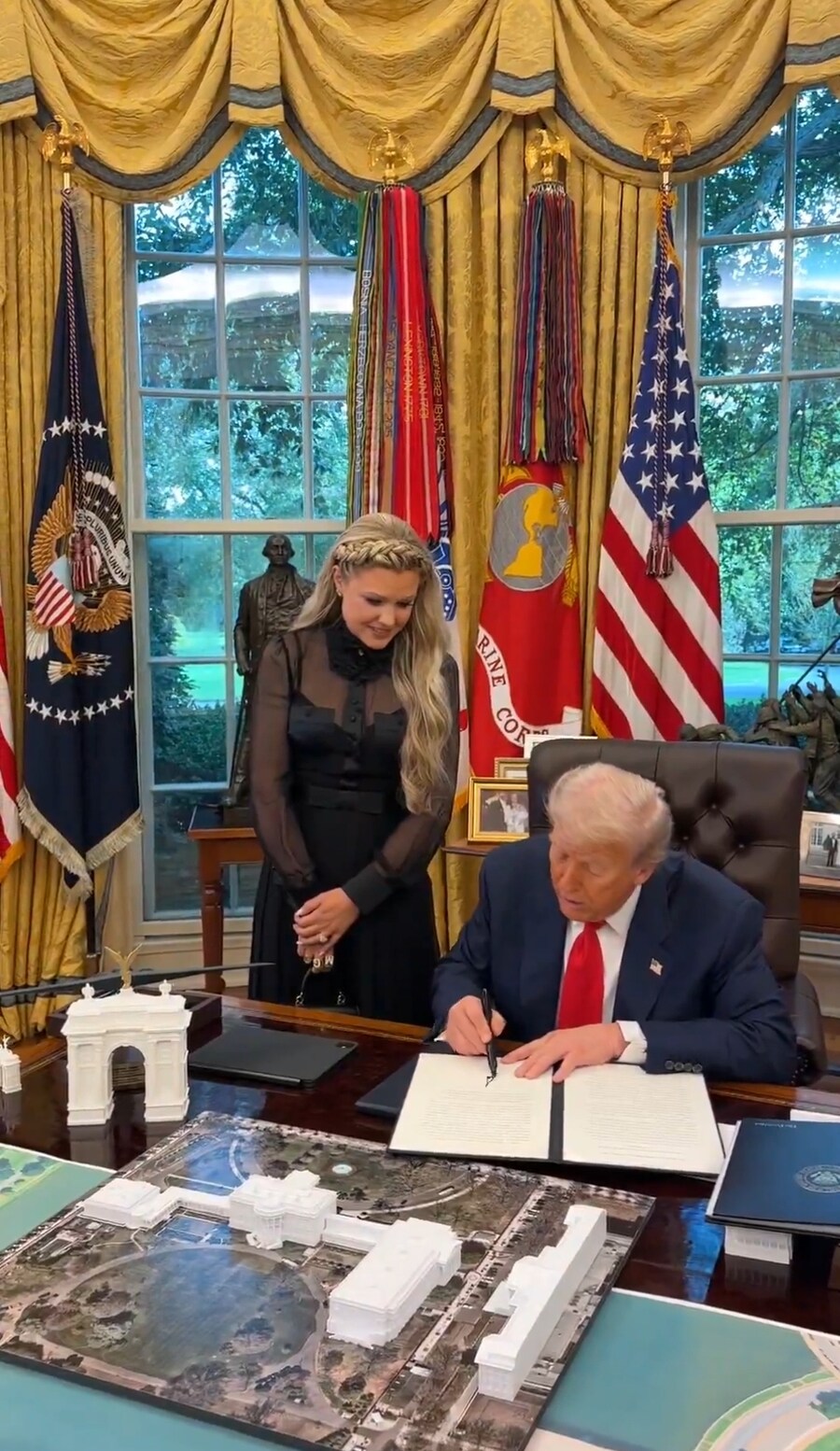 트럼프 10월14일을 찰리커크 추모일로 선포