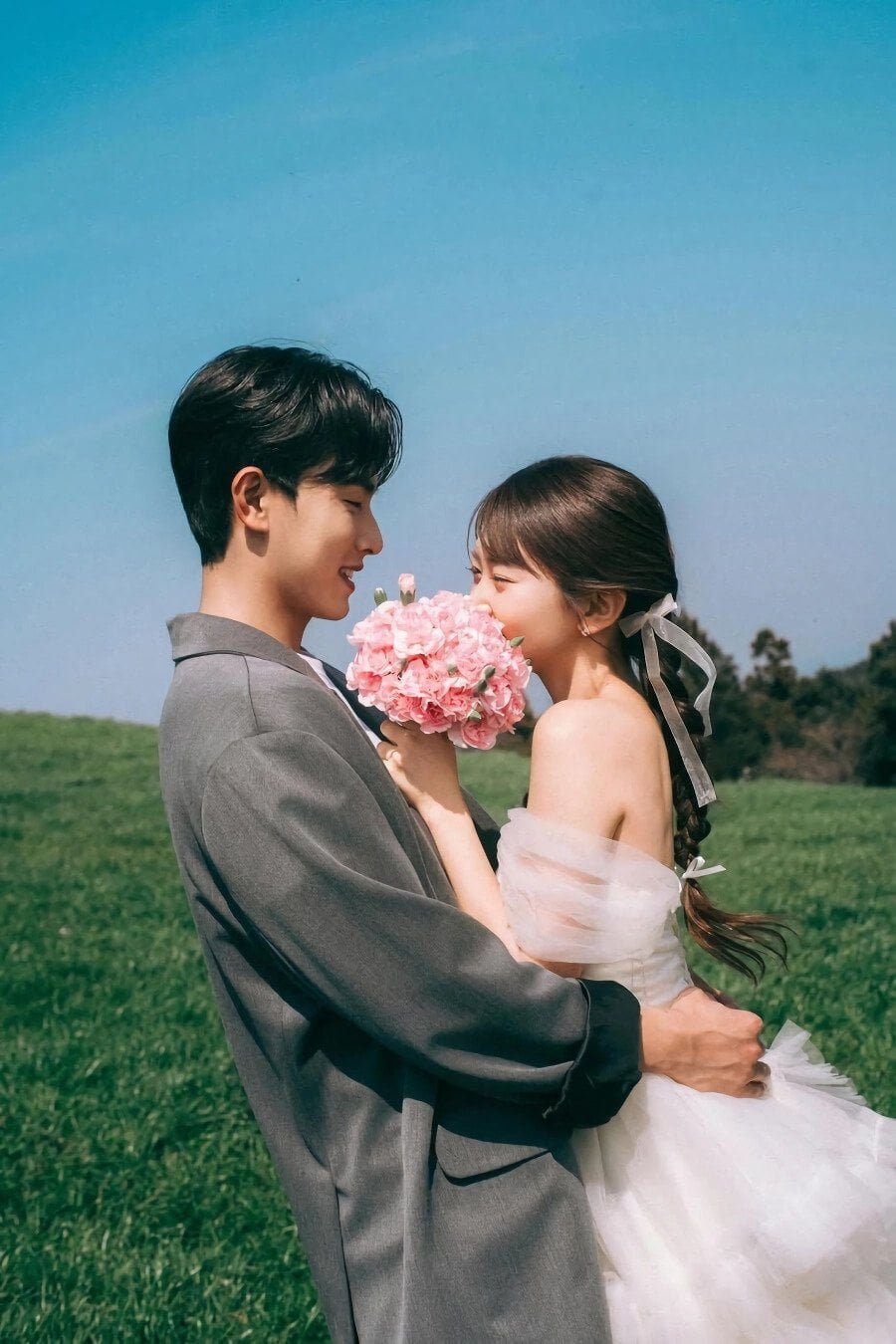 본인 여친과 친구의 결혼 컨셉 사진 찍은 작가