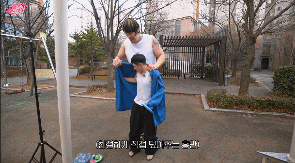 두 눈이 의심되는 158cm 남자와 217cm 최홍만의 차이 ㄷㄷ