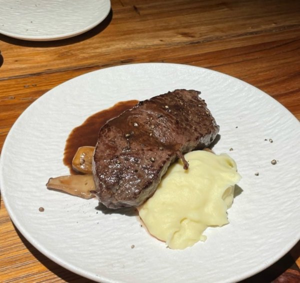 강남 한복판 파스타 가격이 너무 저렴해서 논란인 가게