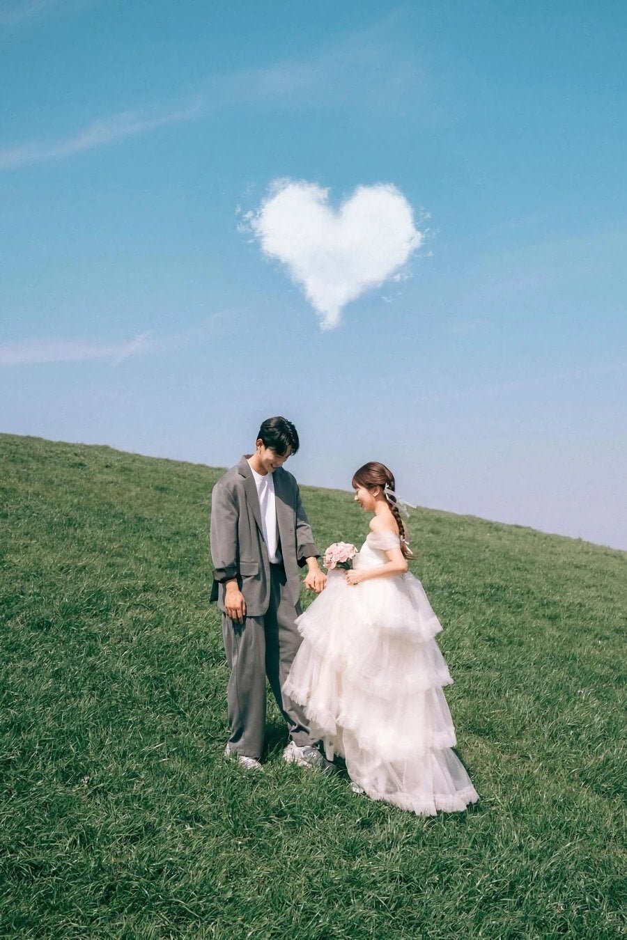 본인 여친과 친구의 결혼 컨셉 사진 찍은 작가