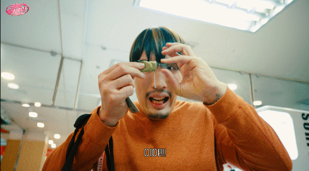 잡히는 모든걸 미니어쳐로 만들어버리는 최홍만 ㅎㄷㄷ