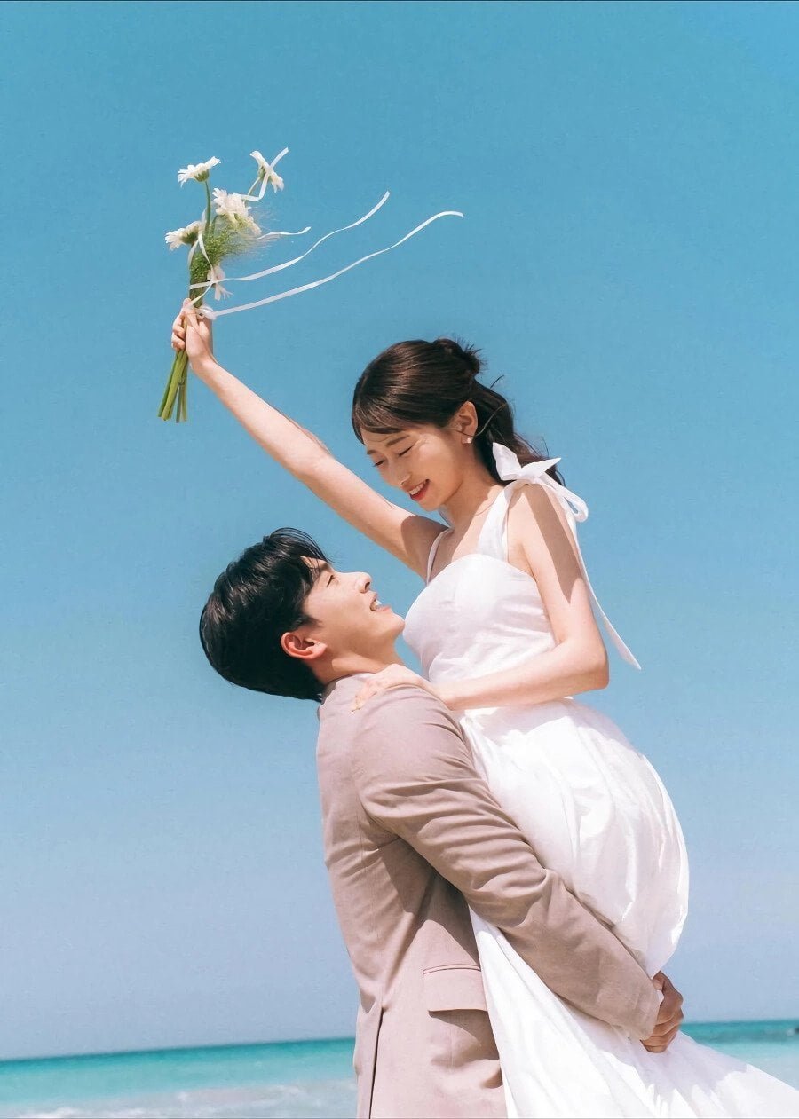 본인 여친과 친구의 결혼 컨셉 사진 찍은 작가