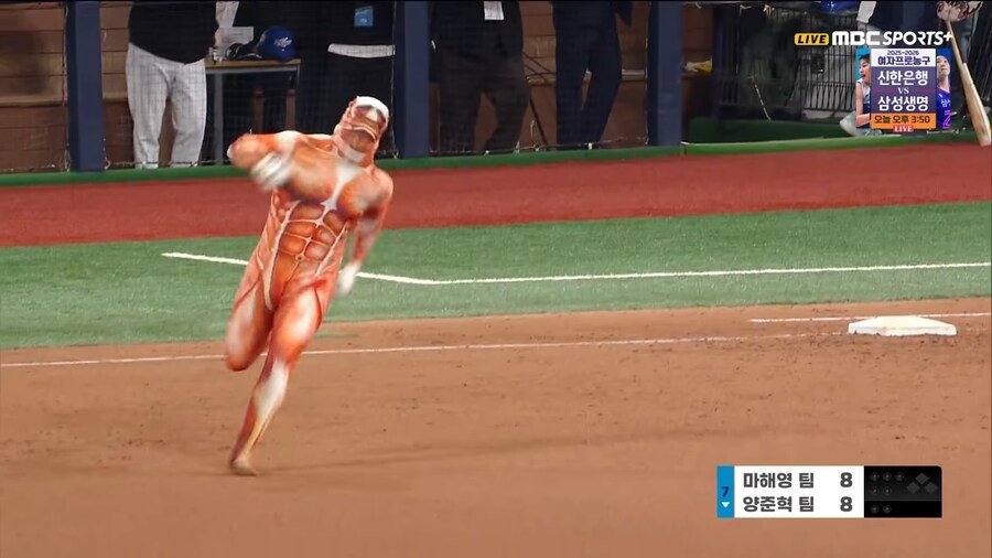 한국 야구장에 등장한 진격의 거인ㅋㅋㅋ