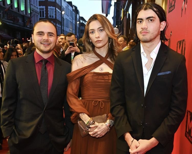 마이클 잭슨의 자녀들 근황.jpg