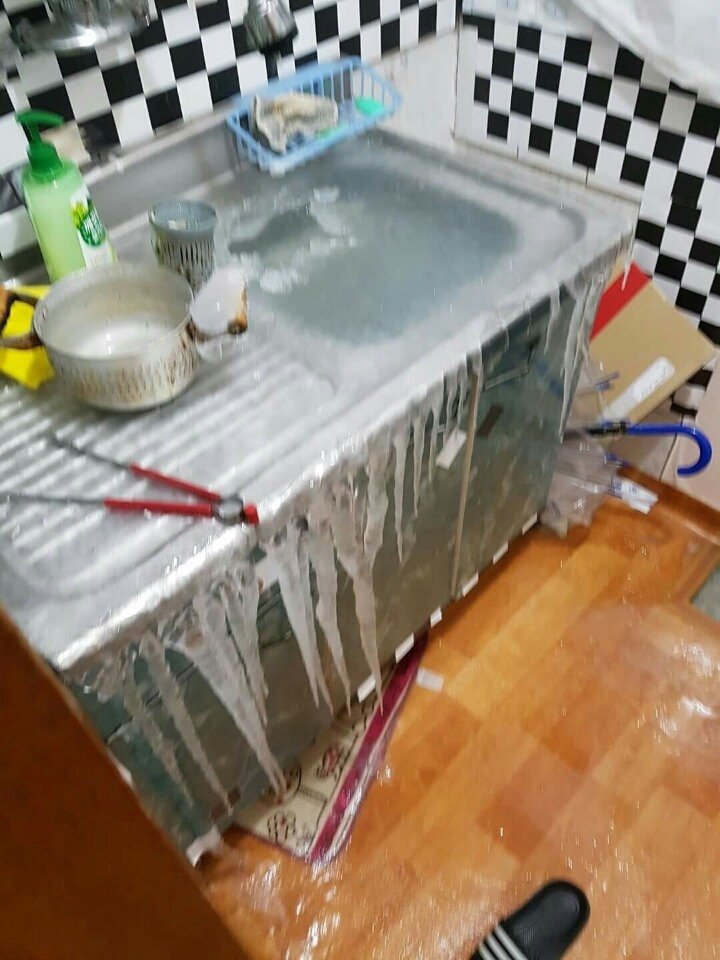 수도 얼까봐 물 틀어놨는데.jpg