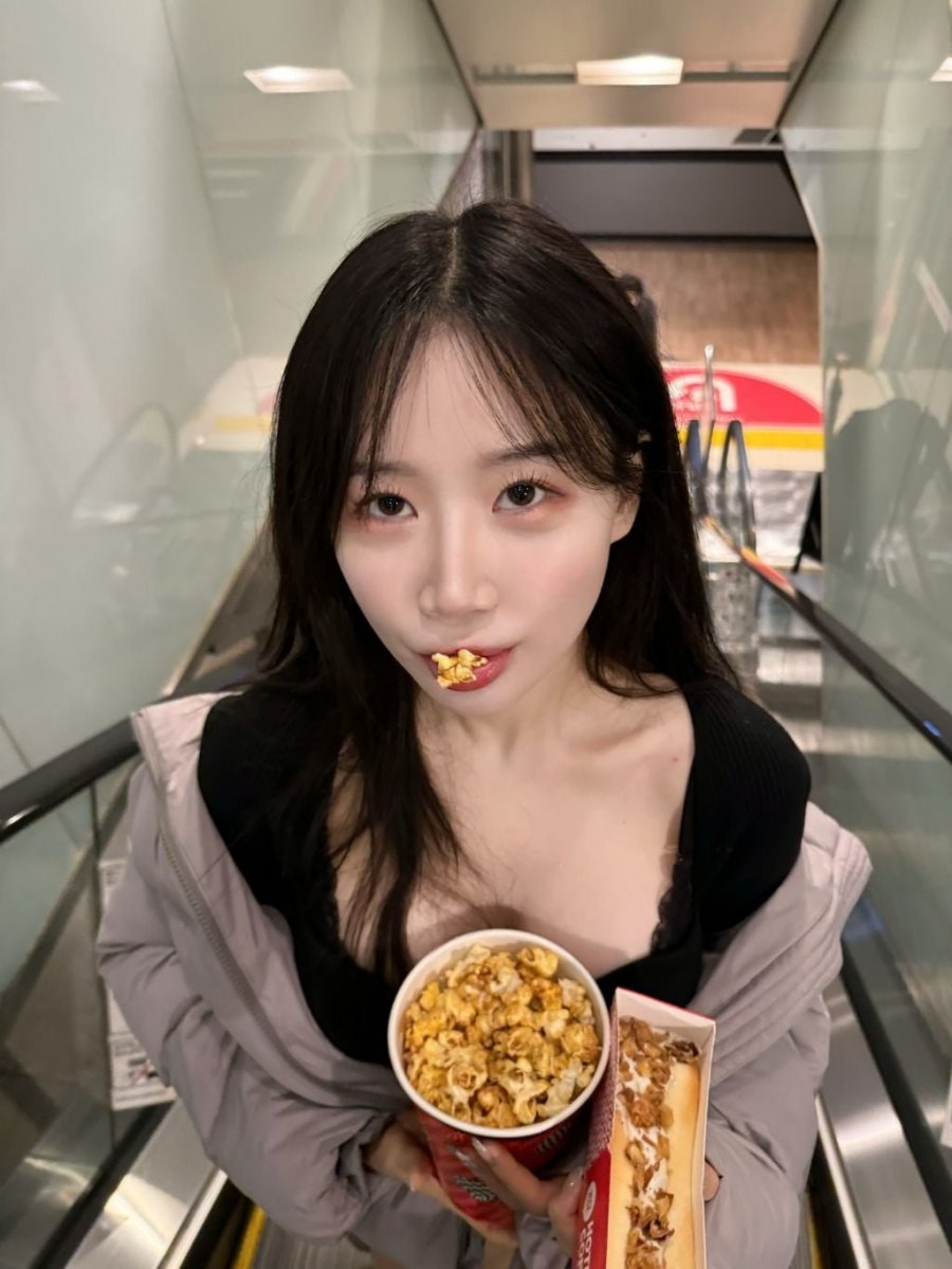 ㅇㅎ) 피부가 역대급인 아스나 누나 근황