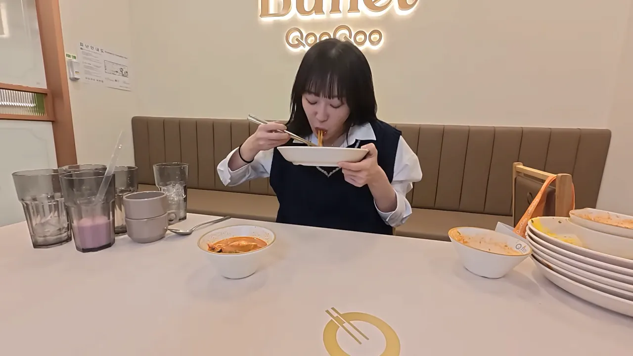 결국 쿠우쿠우 가버린 쯔양 근황 ㄷ