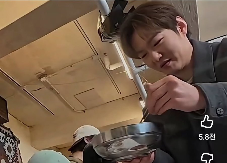 기세로 잔치국수 4행시 하는 이창섭.jpg