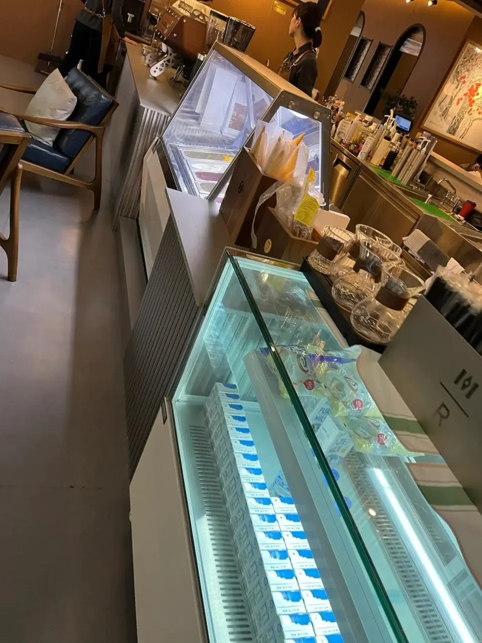 북한 평양의 카페와 쇼핑몰 근황