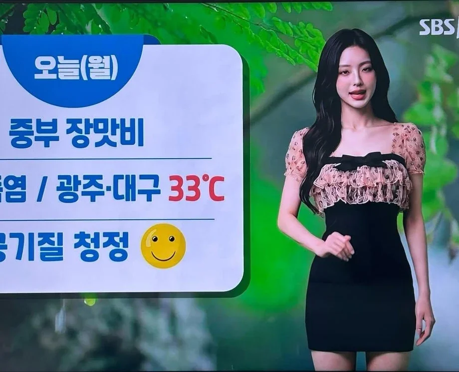 AI 기상캐스터 복장에 불편한 반응들 ㄷ