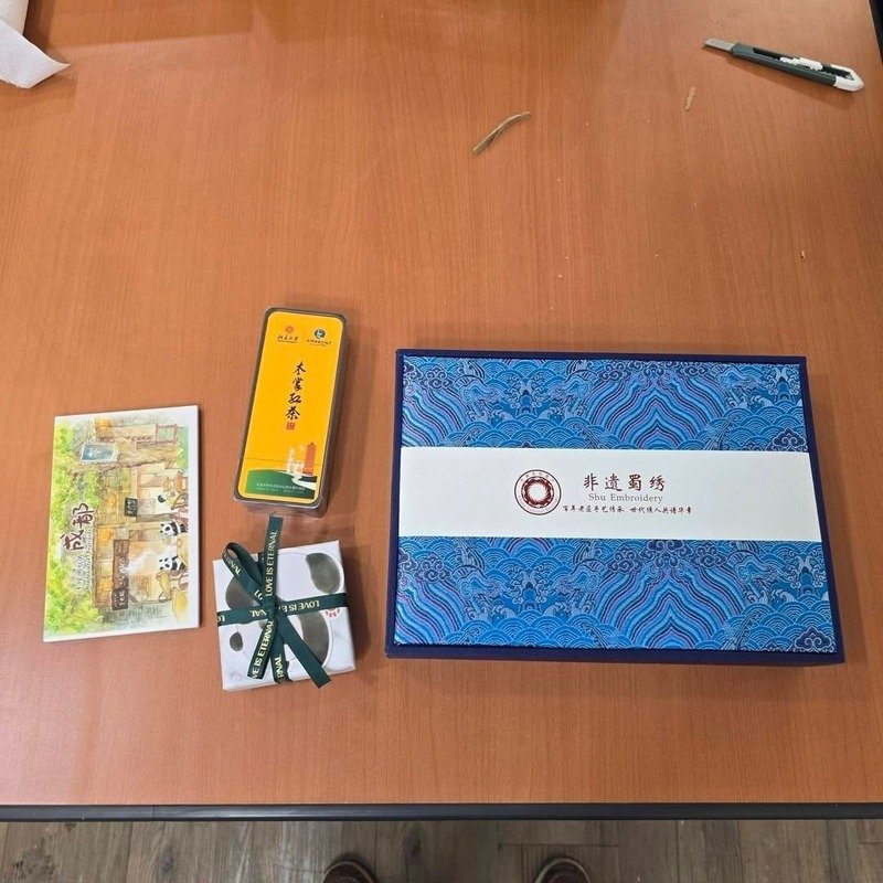 버스가 없어 곤경에 처한 중국 여학생들을 보고 차를 태워준 한국인 1년